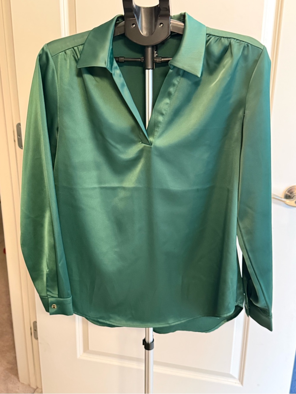 Jones New York Emerald Green Satin V-Neck Blouse